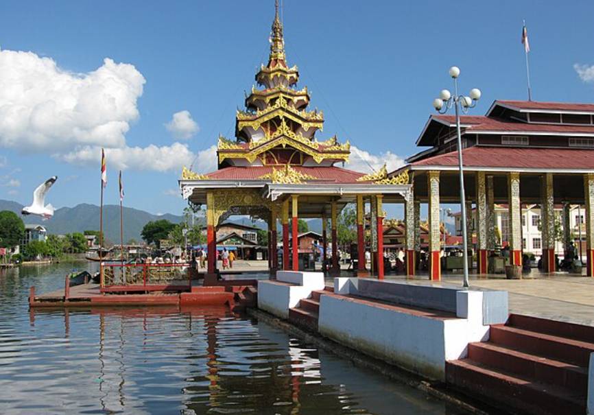 potret Danau Inle (commons.wikimedia.org/Vyacheslav Argenberg)